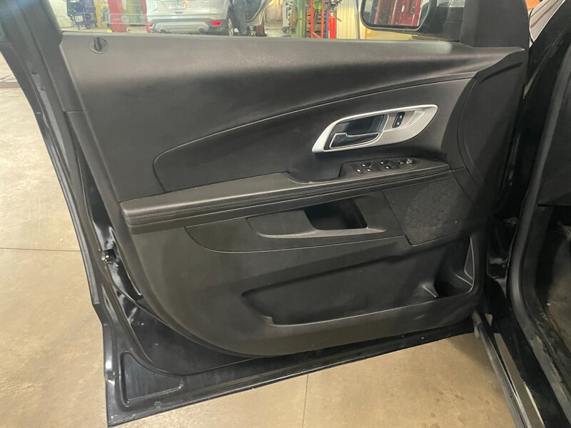Used 2016 Chevrolet Equinox LTZ w/ Enhanced Convenience Package AWD/4WD image 22