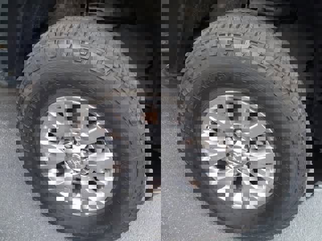 Used 2016 Toyota Tacoma SR5 w/ SR5 Appearance Package (SN) image 21