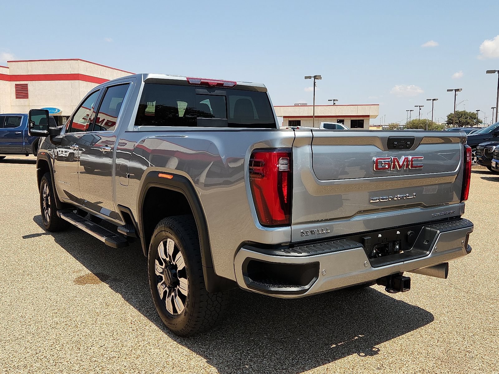 Used 2025 GMC Sierra 2500 Denali w/ Denali Reserve Package AWD/4WD image 3