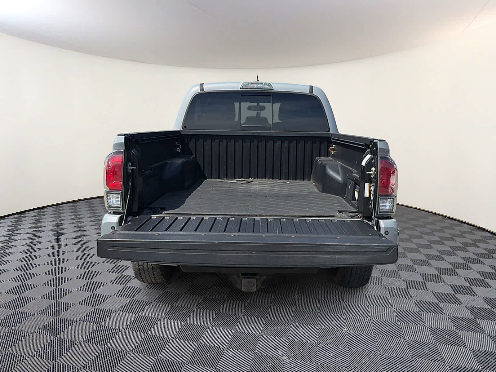 Used 2017 Toyota Tacoma TRD Pro AWD/4WD image 9