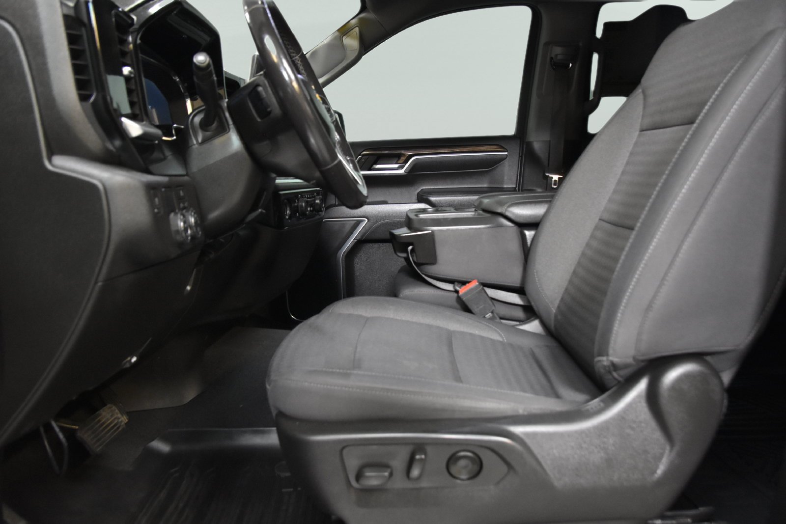 Used 2022 Chevrolet Silverado 1500 LT RWD image 13