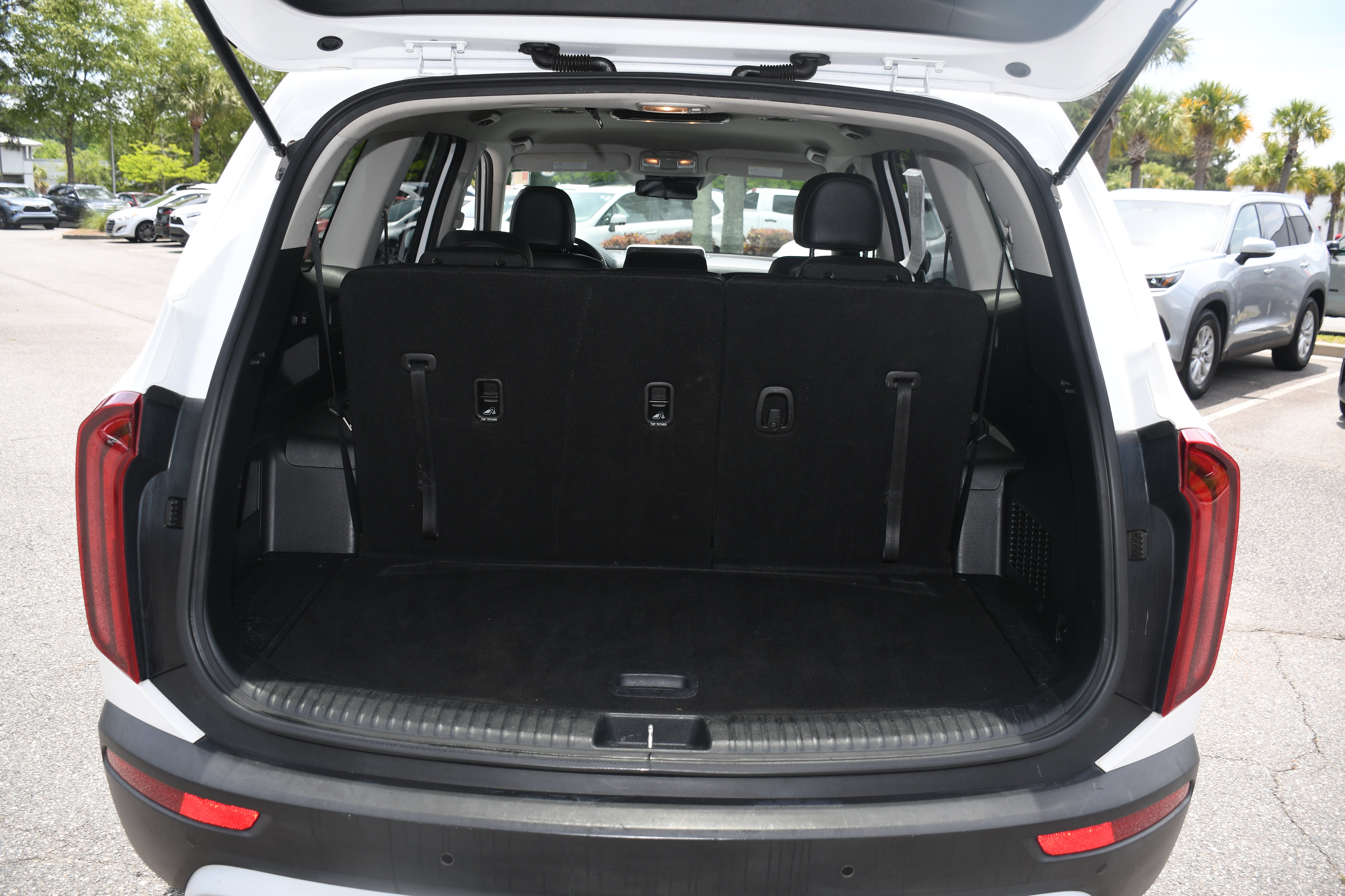 Used 2020 Kia Telluride LX FWD image 16