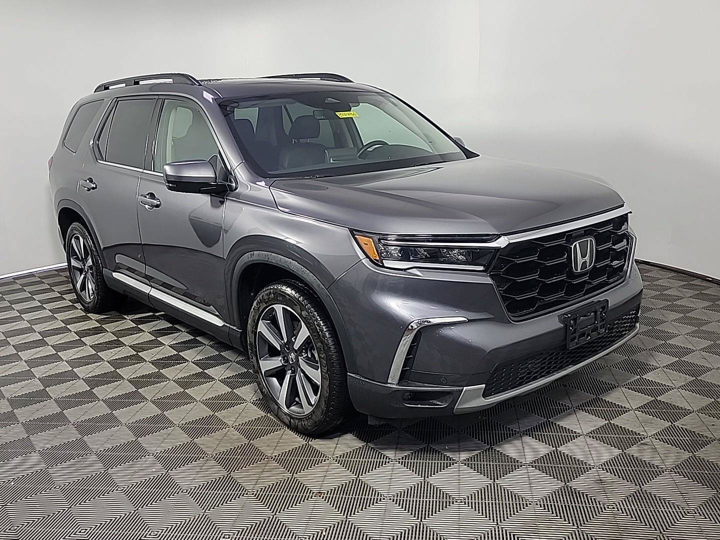Certified 2025 Honda Pilot Touring