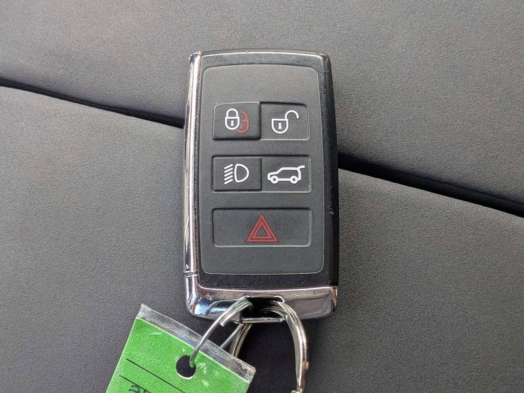Used 2025 Land Rover Range Rover Velar Dynamic SE AWD/4WD image 32