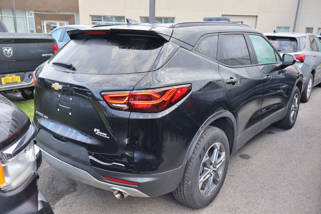 Used 2024 Chevrolet Blazer LT AWD/4WD image 3