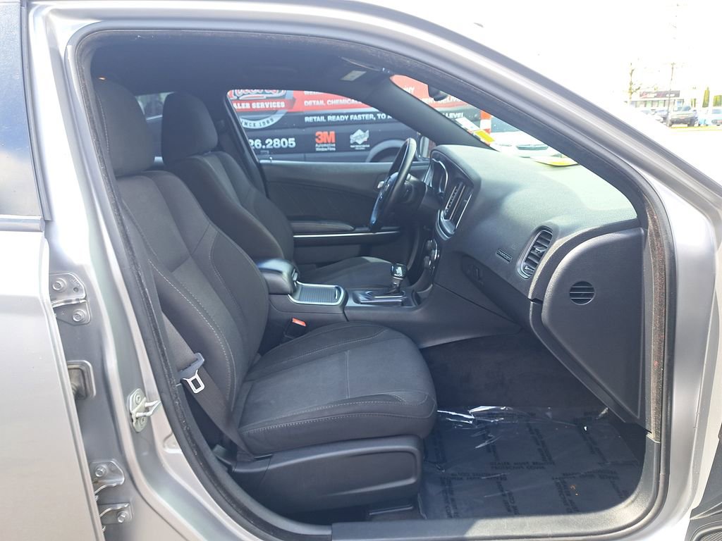 Used 2015 Dodge Charger SXT image 17