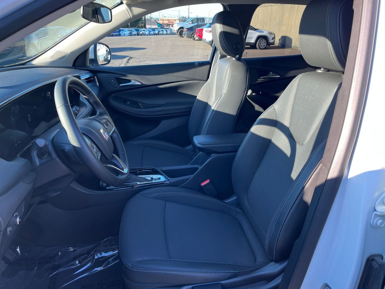 Used 2025 Buick Encore GX Preferred image 36