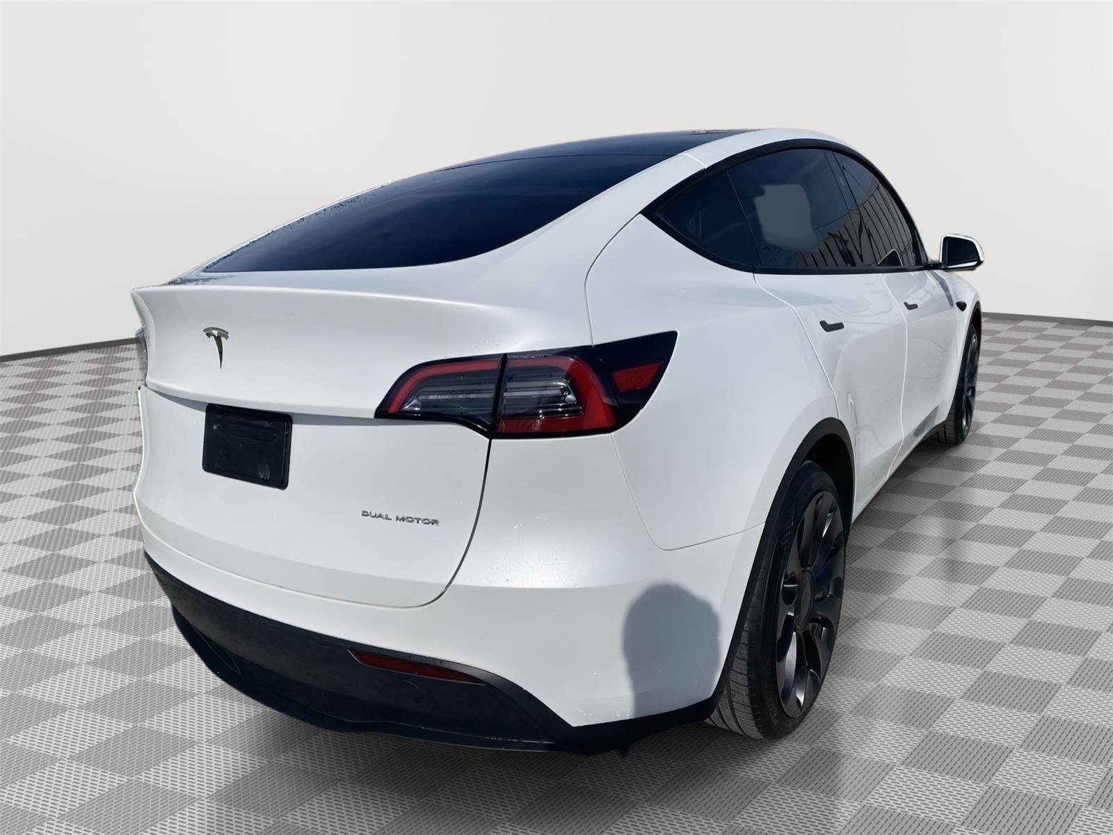 Used 2023 Tesla Model Y AWD image 5