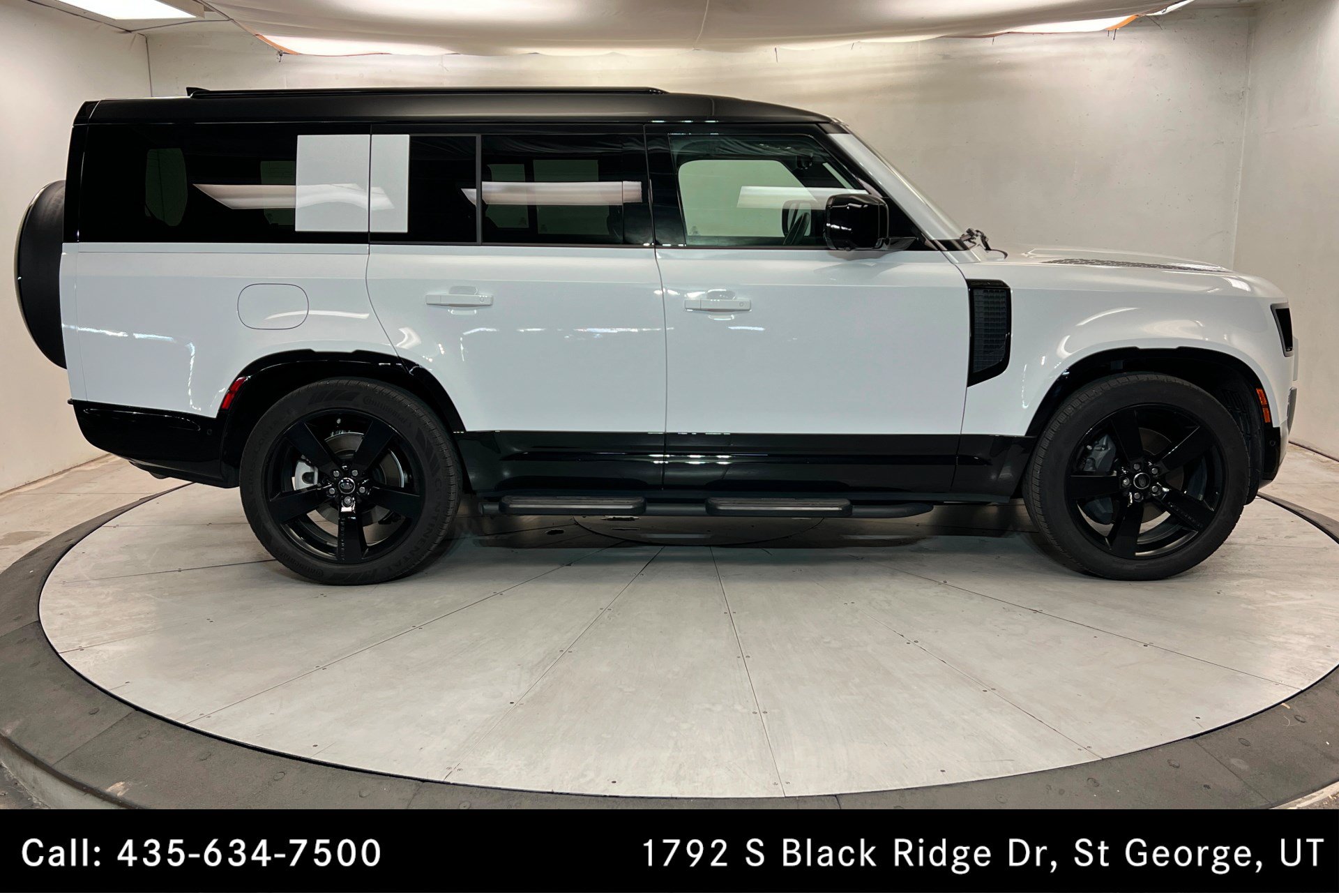 Used 2025 Land Rover Defender 130 X-Dynamic SE AWD/4WD image 6