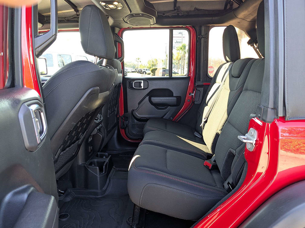 Used 2022 Jeep Wrangler Unlimited Rubicon w/ LED Lighting Group AWD/4WD image 13