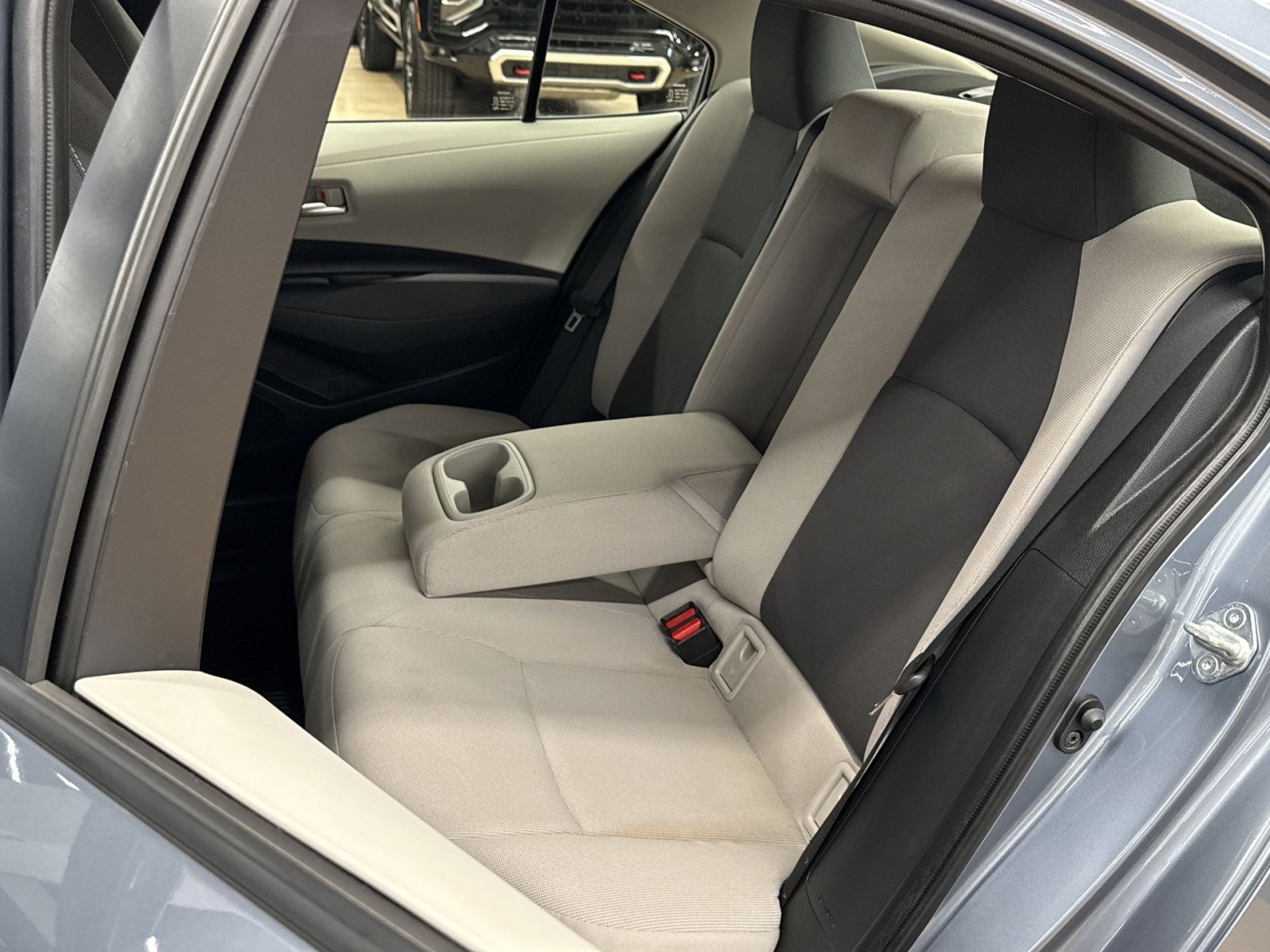 Used 2021 Toyota Corolla LE w/ LE Convenience Package FWD image 26