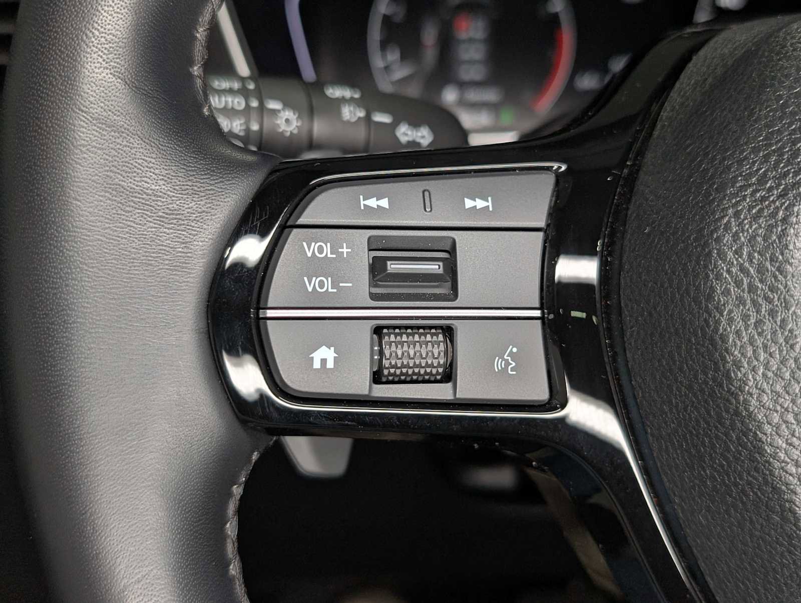 Certified 2025 Honda Pilot Touring image 37