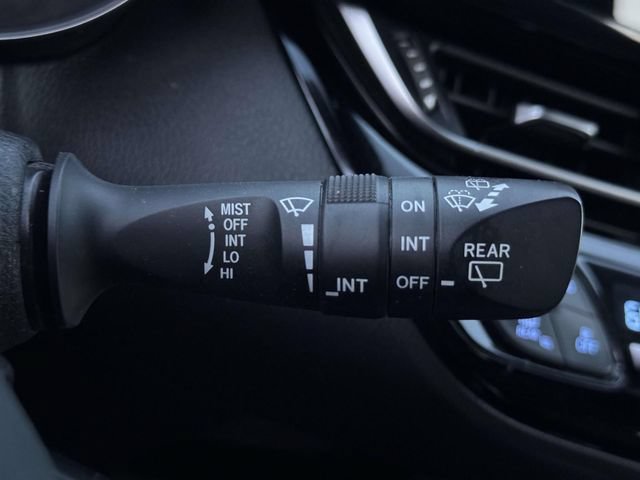 Used 2021 Toyota C-HR LE FWD image 28