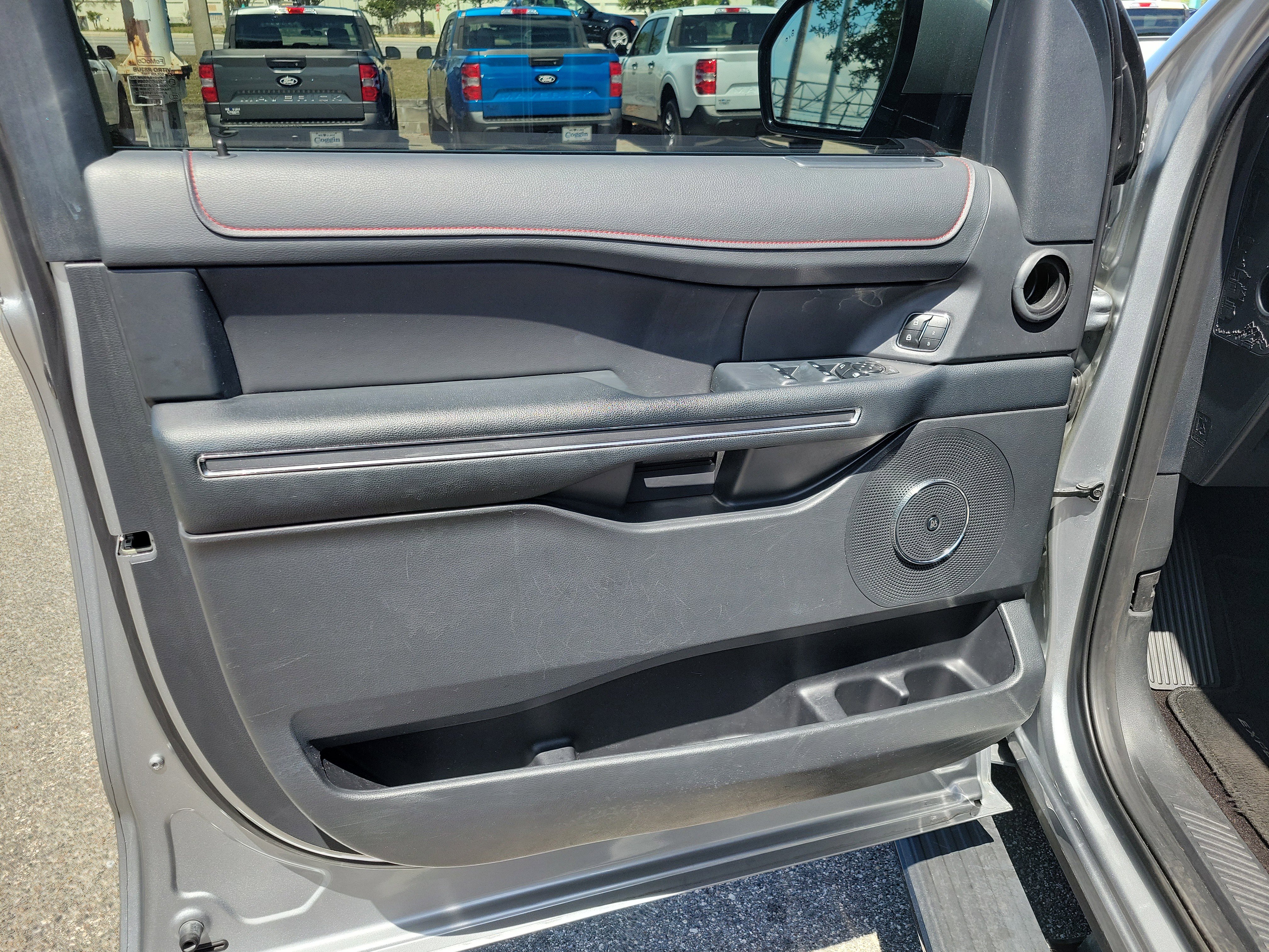 Used 2023 Ford Expedition Max Limited image 5