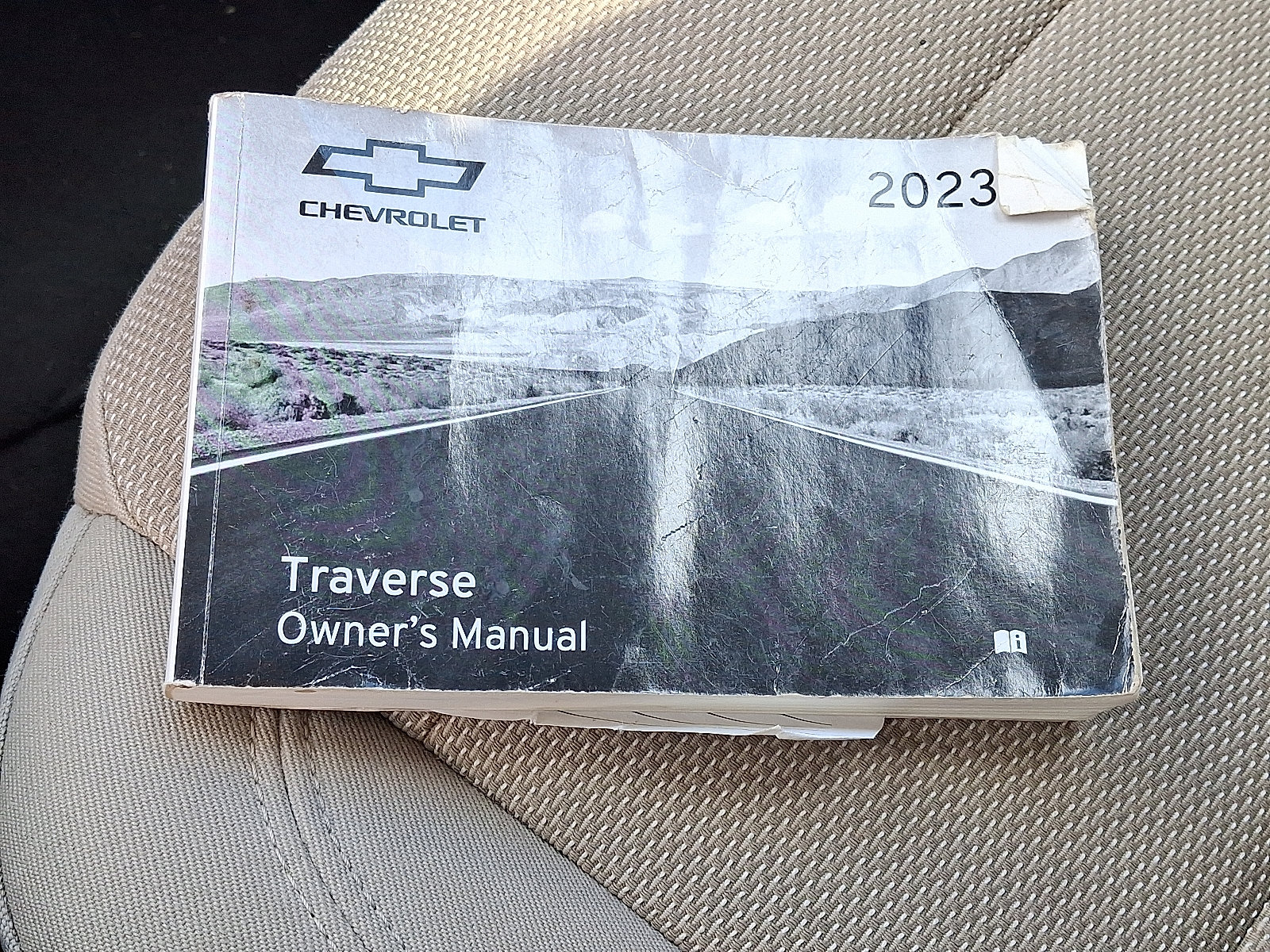 Certified 2023 Chevrolet Traverse LS w/ Safety Package FWD image 26