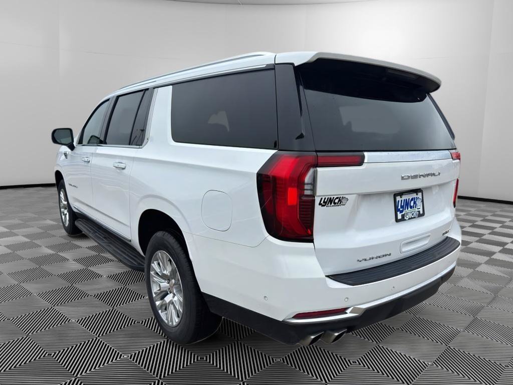 Used 2025 GMC Yukon XL Denali AWD/4WD image 3