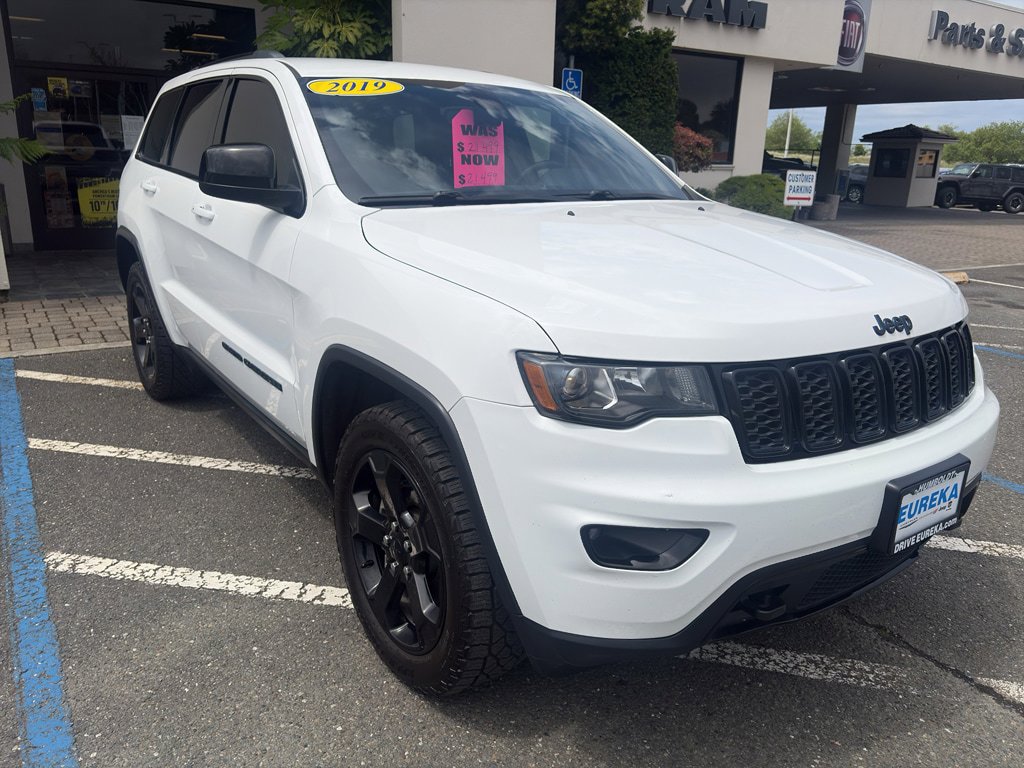 Used 2019 Jeep Grand Cherokee Laredo AWD/4WD image 25