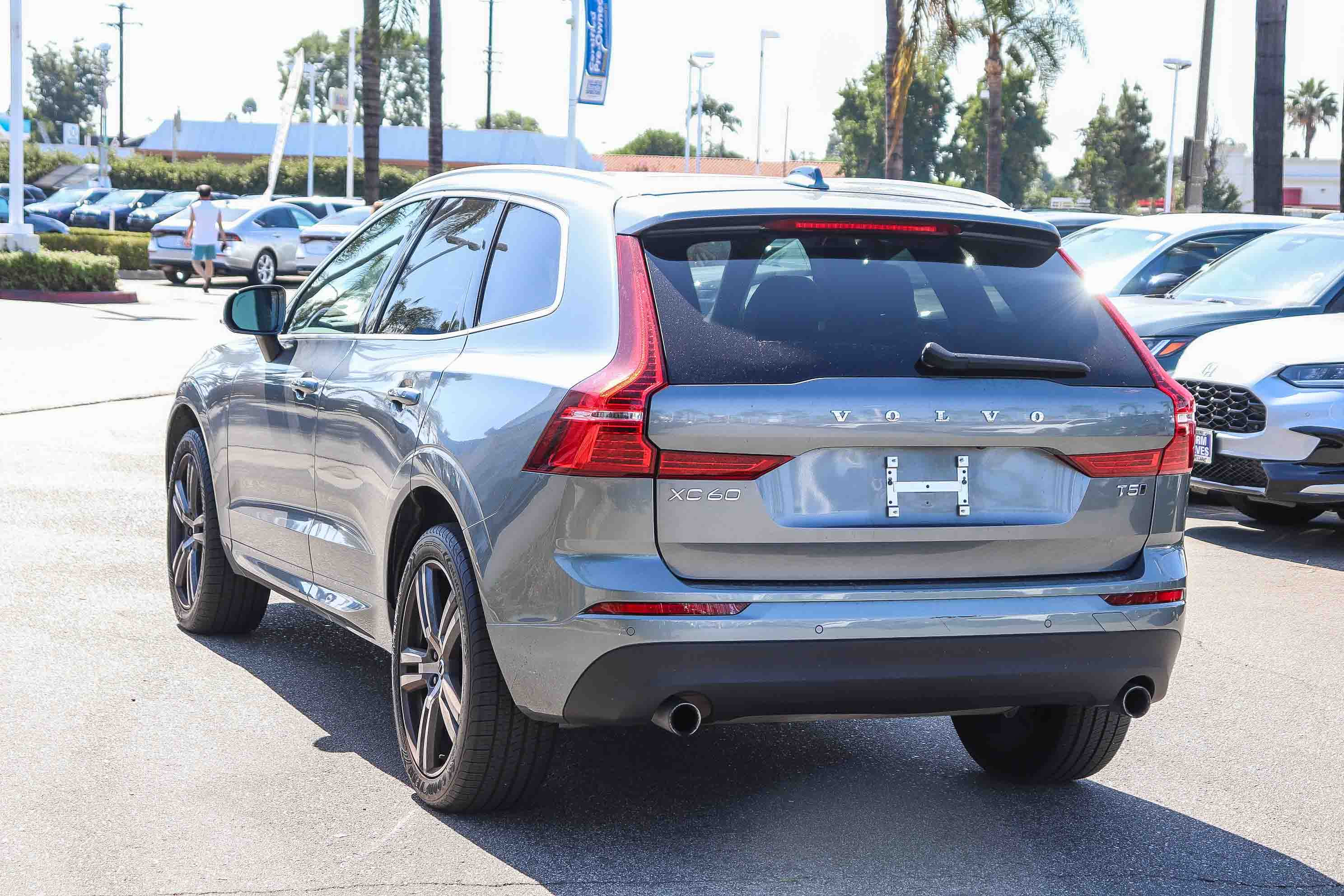 Used 2020 Volvo XC60 T5 Momentum w/ Protection Package Premier AWD/4WD image 12