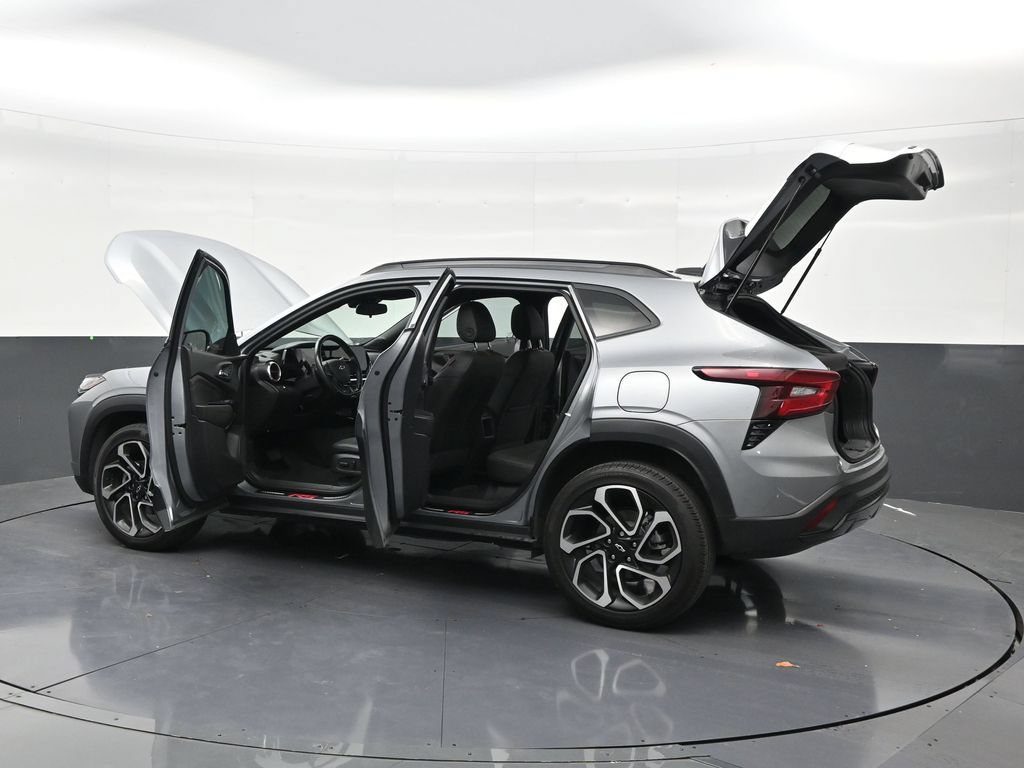 Used 2025 Chevrolet Trax RS w/ Sunroof Package FWD image 30