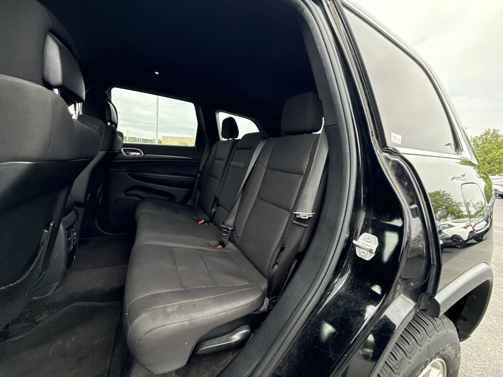 Used 2018 Jeep Grand Cherokee Laredo AWD/4WD image 21