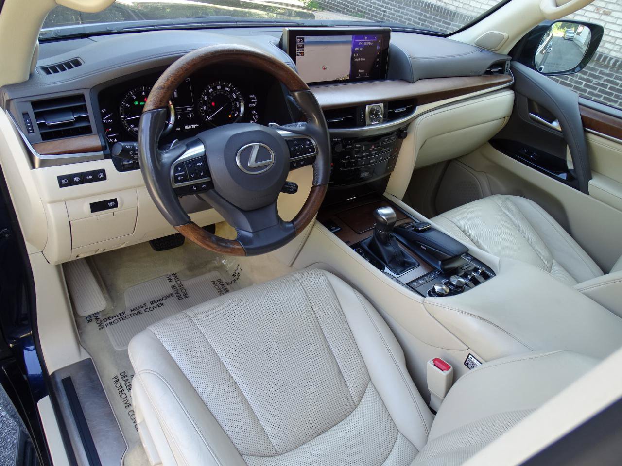 Used 2016 Lexus LX 570 4WD w/ Luxury Package image 12