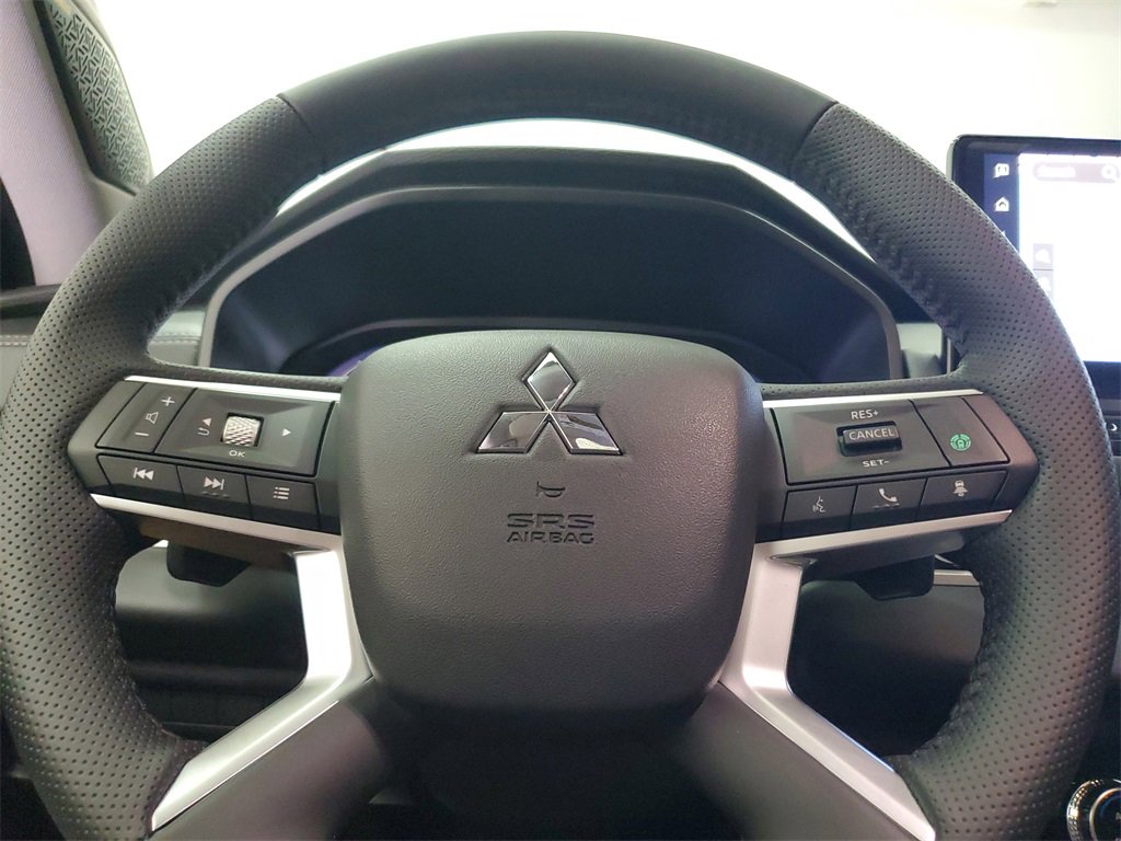New 2025 Mitsubishi Outlander SE image 25
