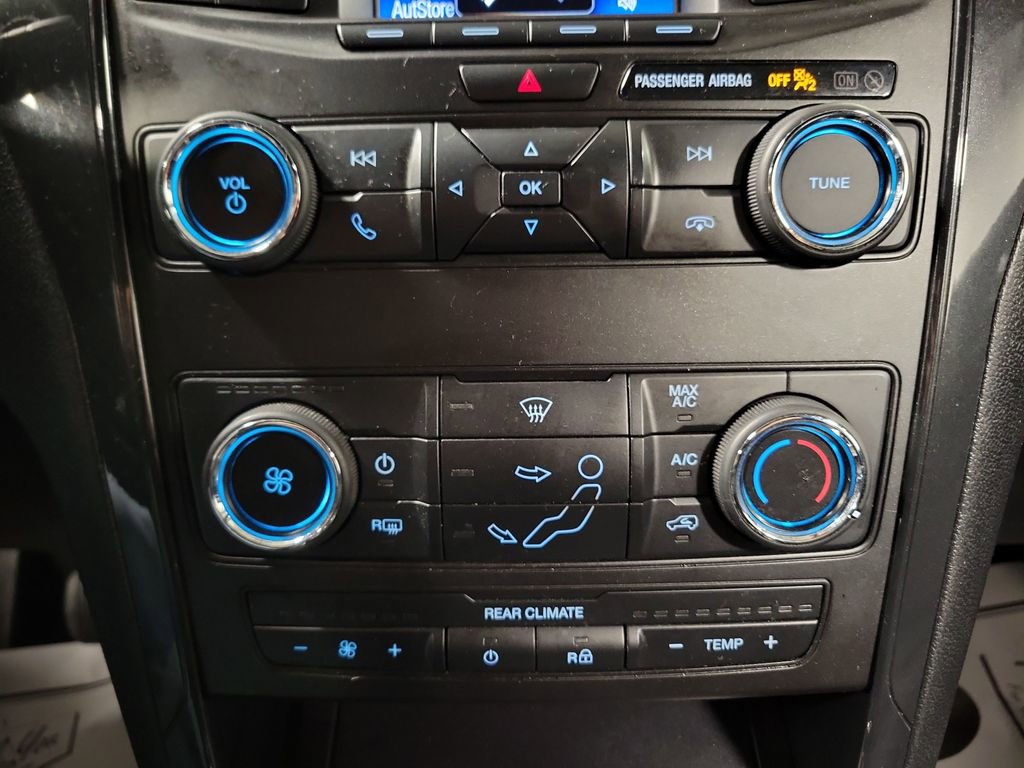 Used 2018 Ford Explorer XLT image 17