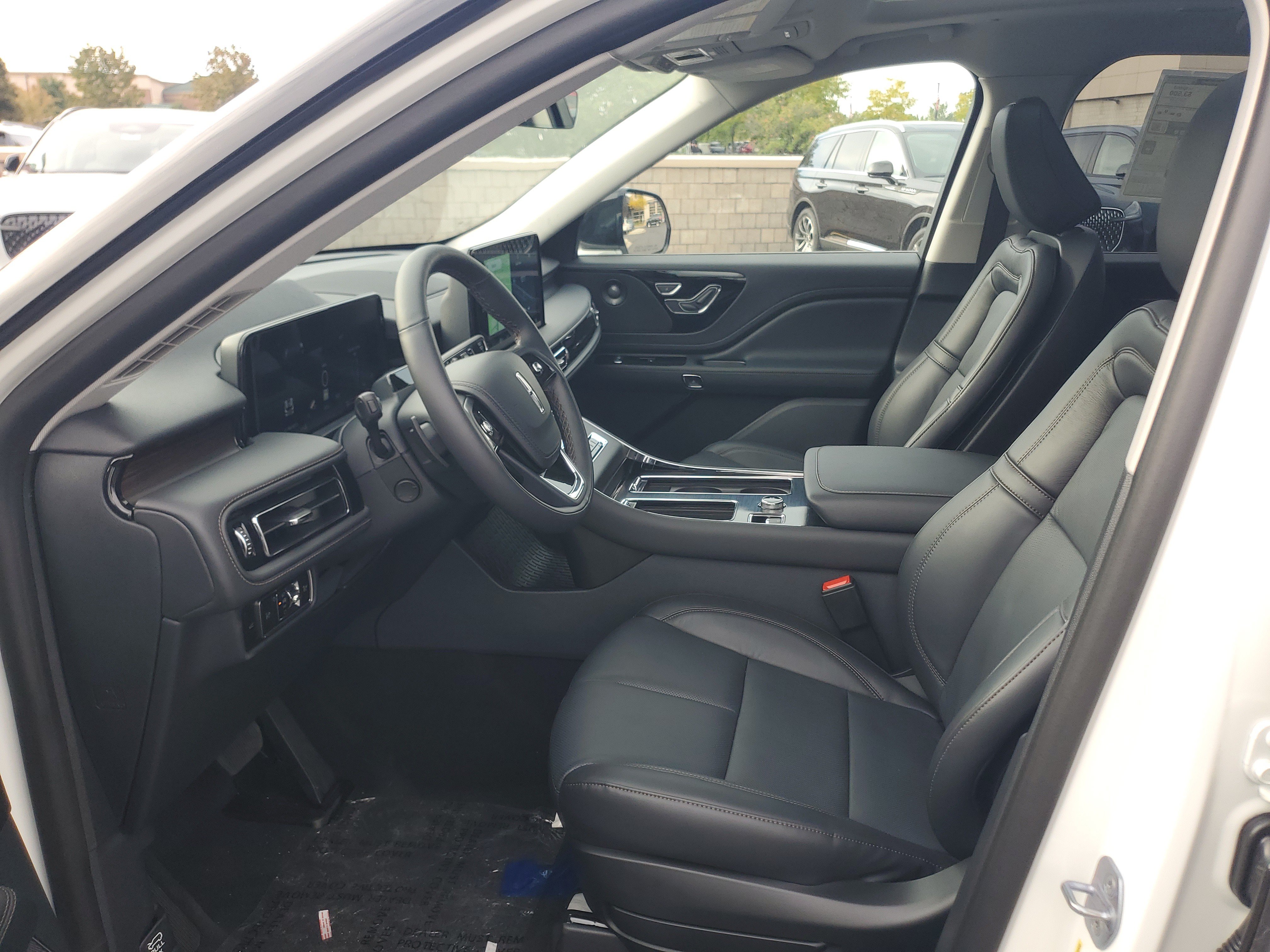 New 2027 Lincoln Aviator Reserve w/ Jet Appearance Package AWD/4WD image 11