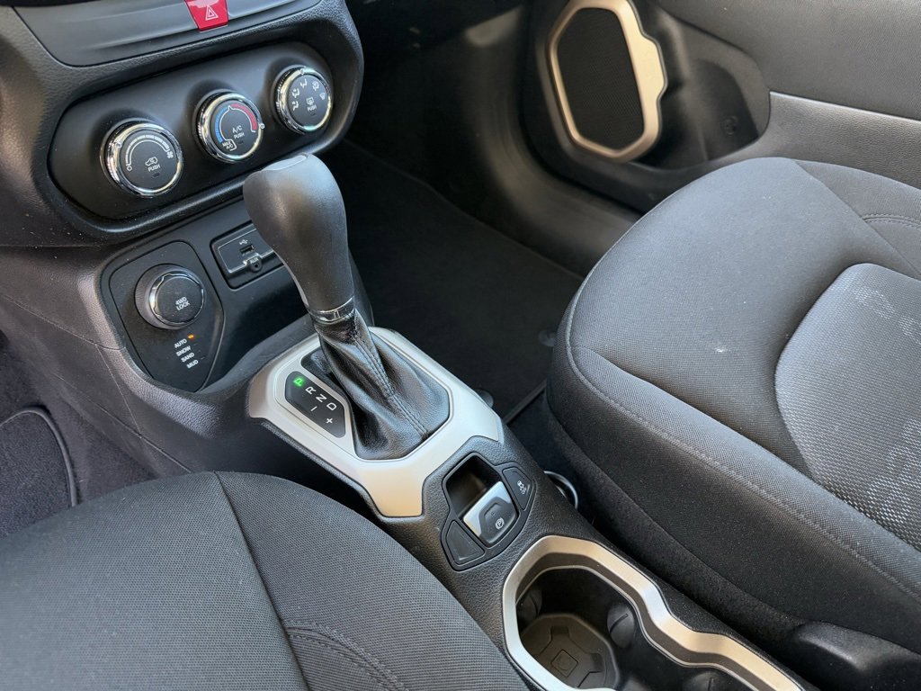 Used 2017 Jeep Renegade Latitude image 13