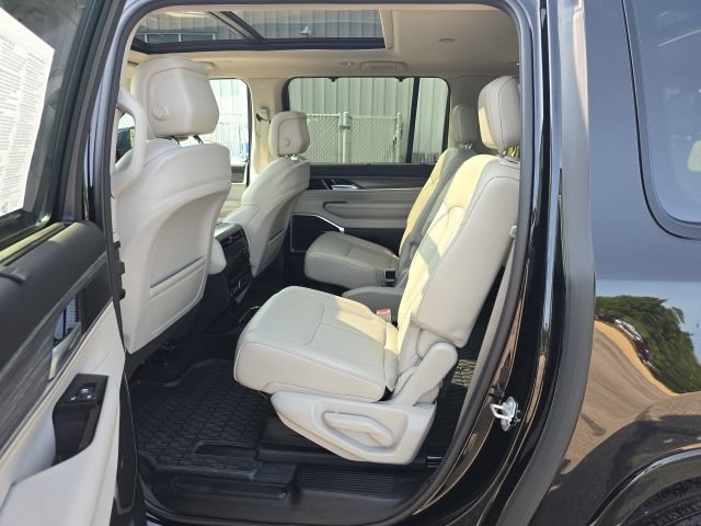 Used 2024 Jeep Wagoneer L Series II w/ Convenience Group I AWD/4WD image 19