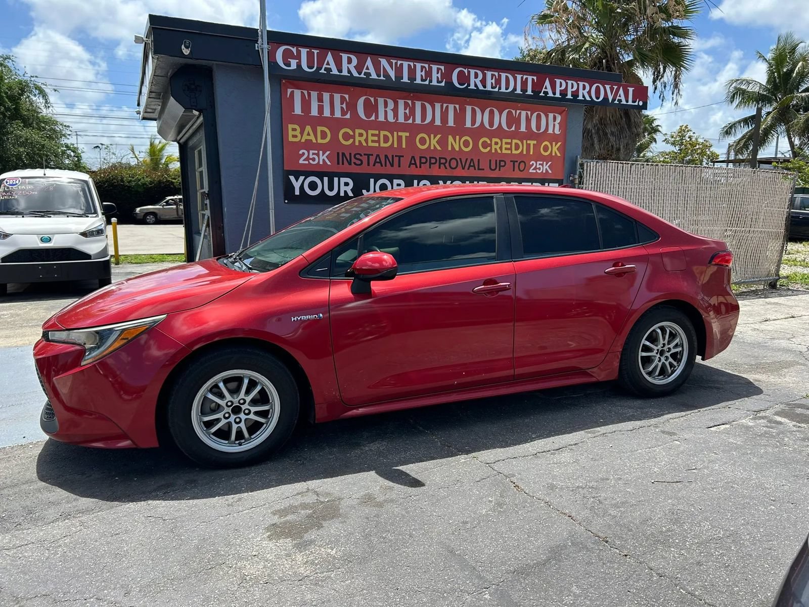 Used 2021 Toyota Corolla LE FWD image 3