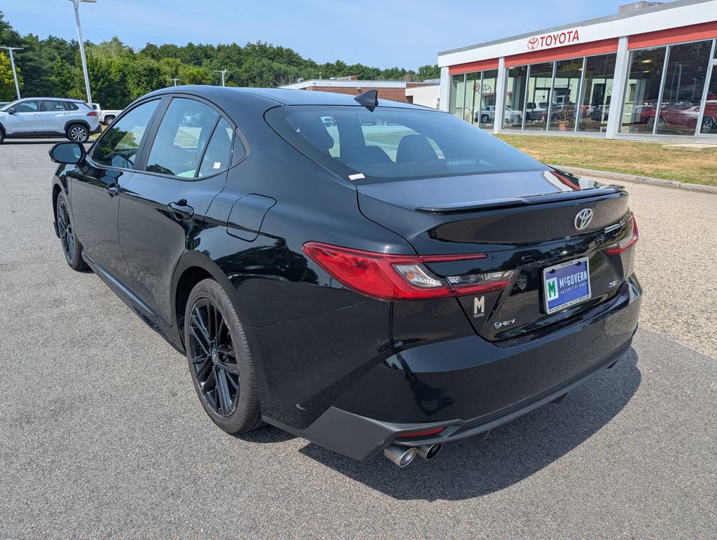 Used 2025 Toyota Camry SE FWD image 3