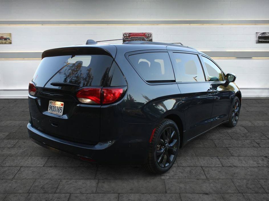 Used 2020 Chrysler Pacifica Touring-L Plus w/ Advanced Safetytec Group FWD image 7