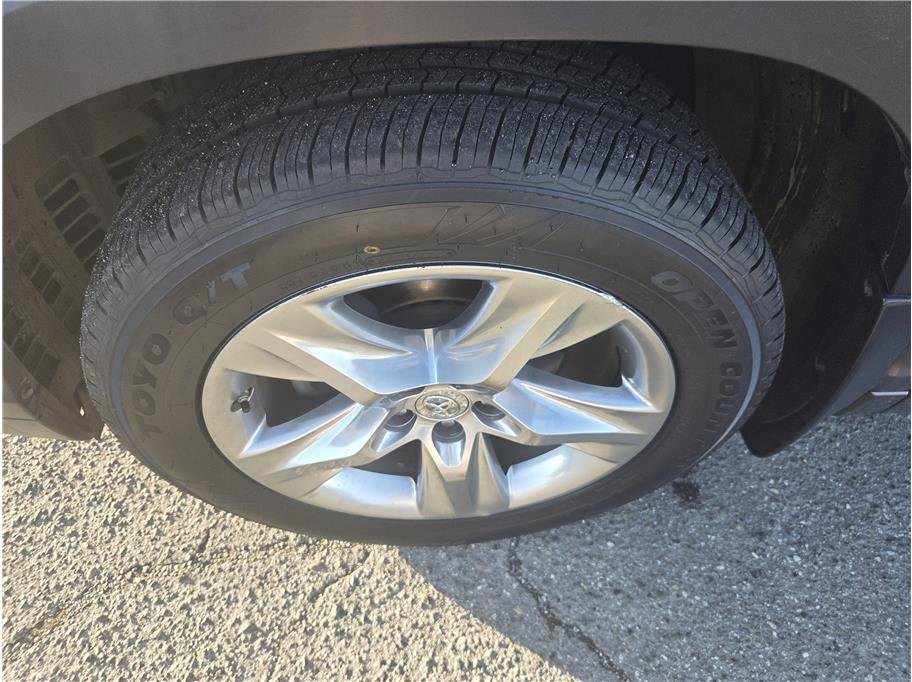 Used 2015 Toyota Highlander Limited w/ Driver Technology Package AWD/4WD image 11