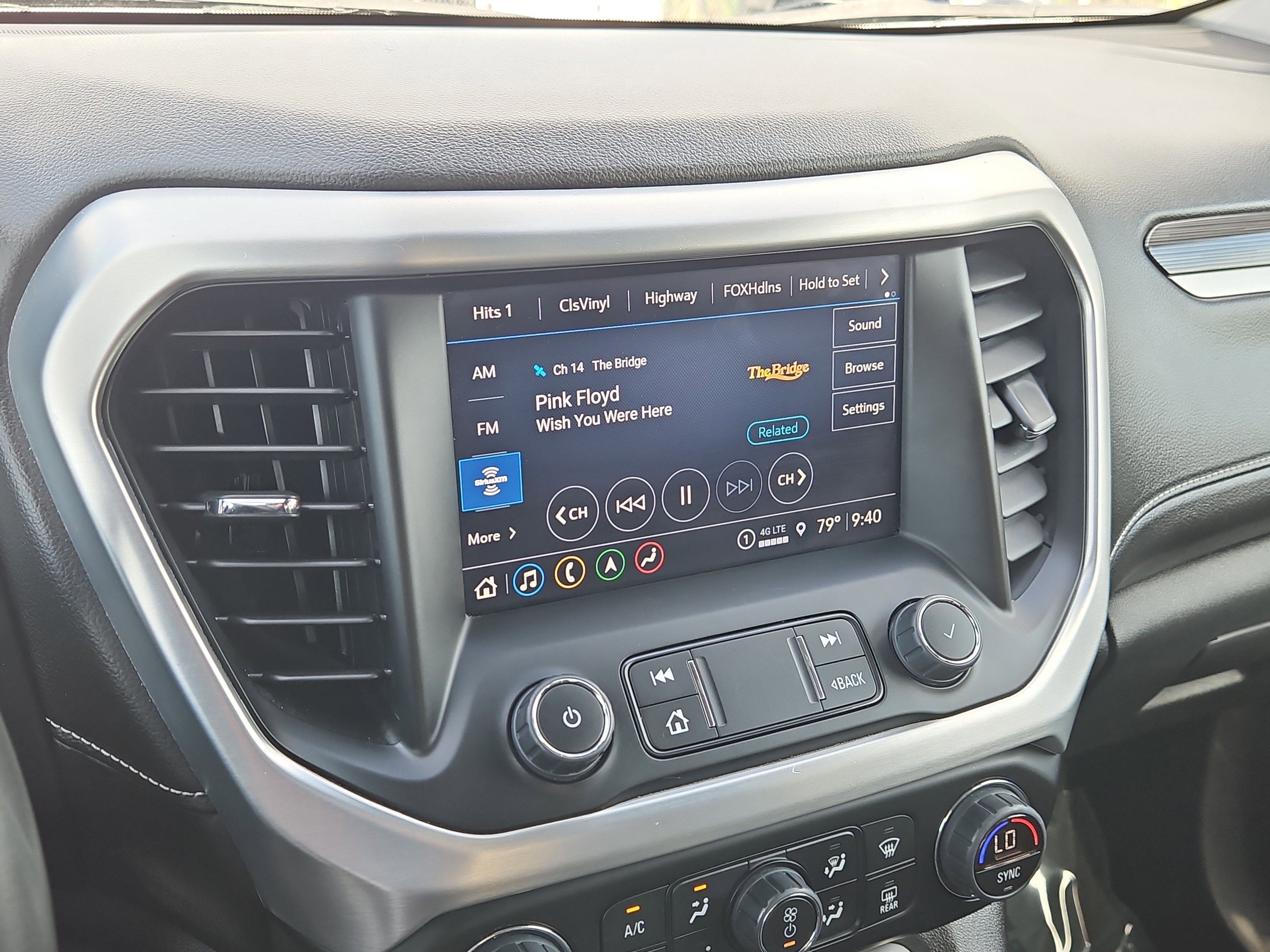 Used 2023 GMC Acadia SLT AWD/4WD image 25