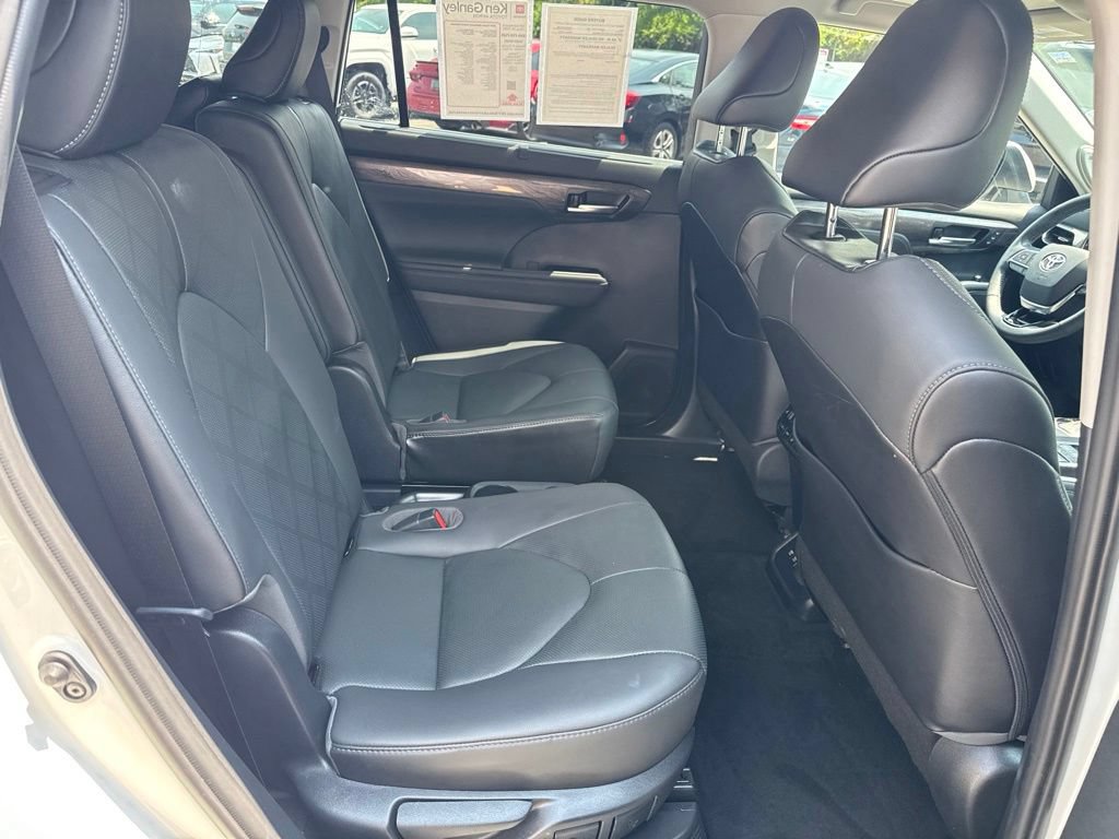 Certified 2020 Toyota Highlander Platinum AWD/4WD image 32