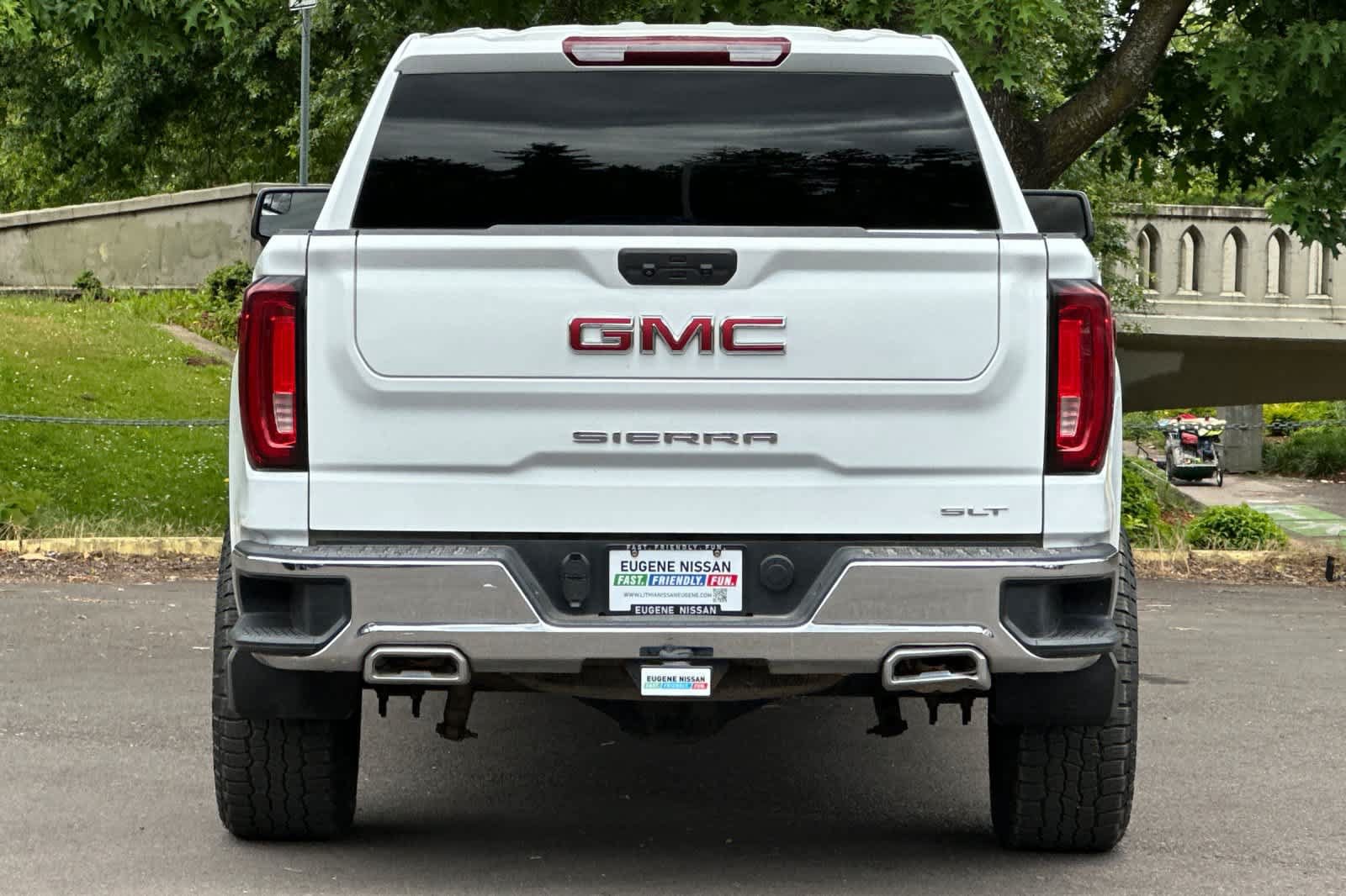 Used 2022 GMC Sierra 1500 SLT w/ X31 Off-Road Package AWD/4WD image 7