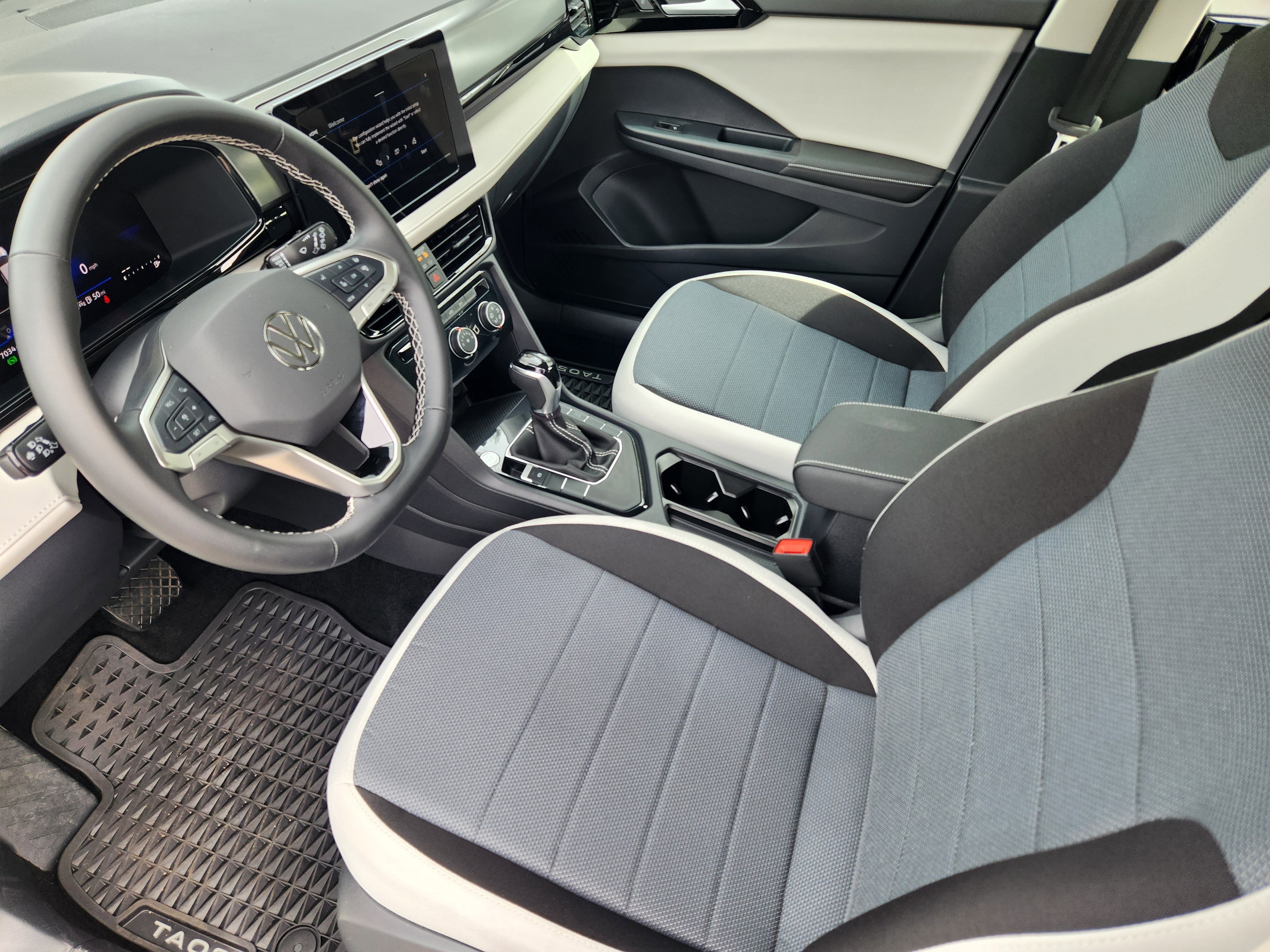 Used 2025 Volkswagen Taos S image 9