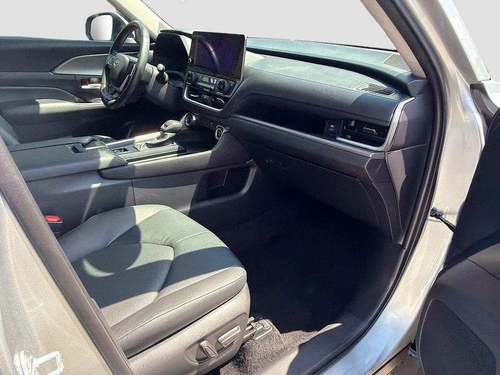 Used 2025 Toyota Grand Highlander FWD image 14