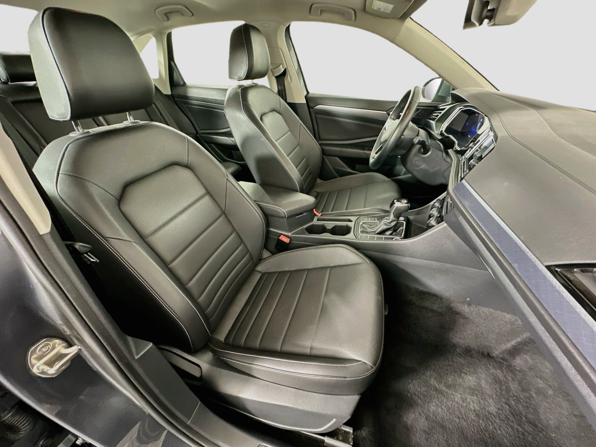 Used 2024 Volkswagen Jetta SE FWD image 30