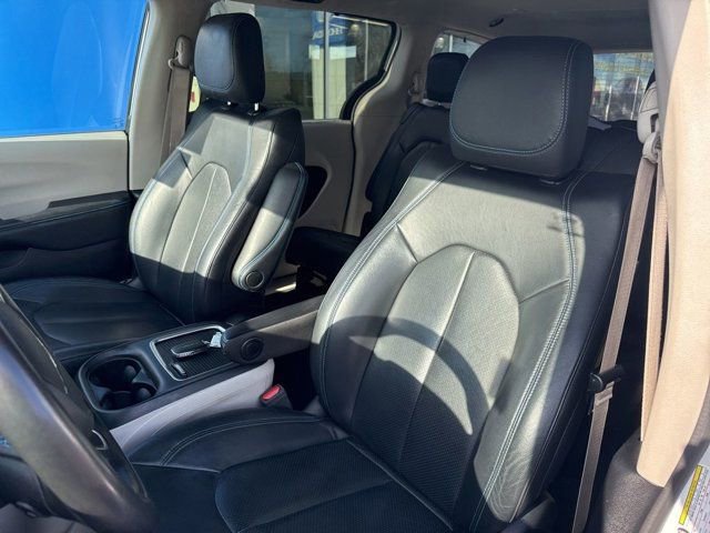 Used 2021 Chrysler Pacifica Touring-L FWD image 10