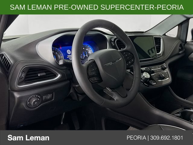 Used 2025 Chrysler Pacifica Limited FWD image 9