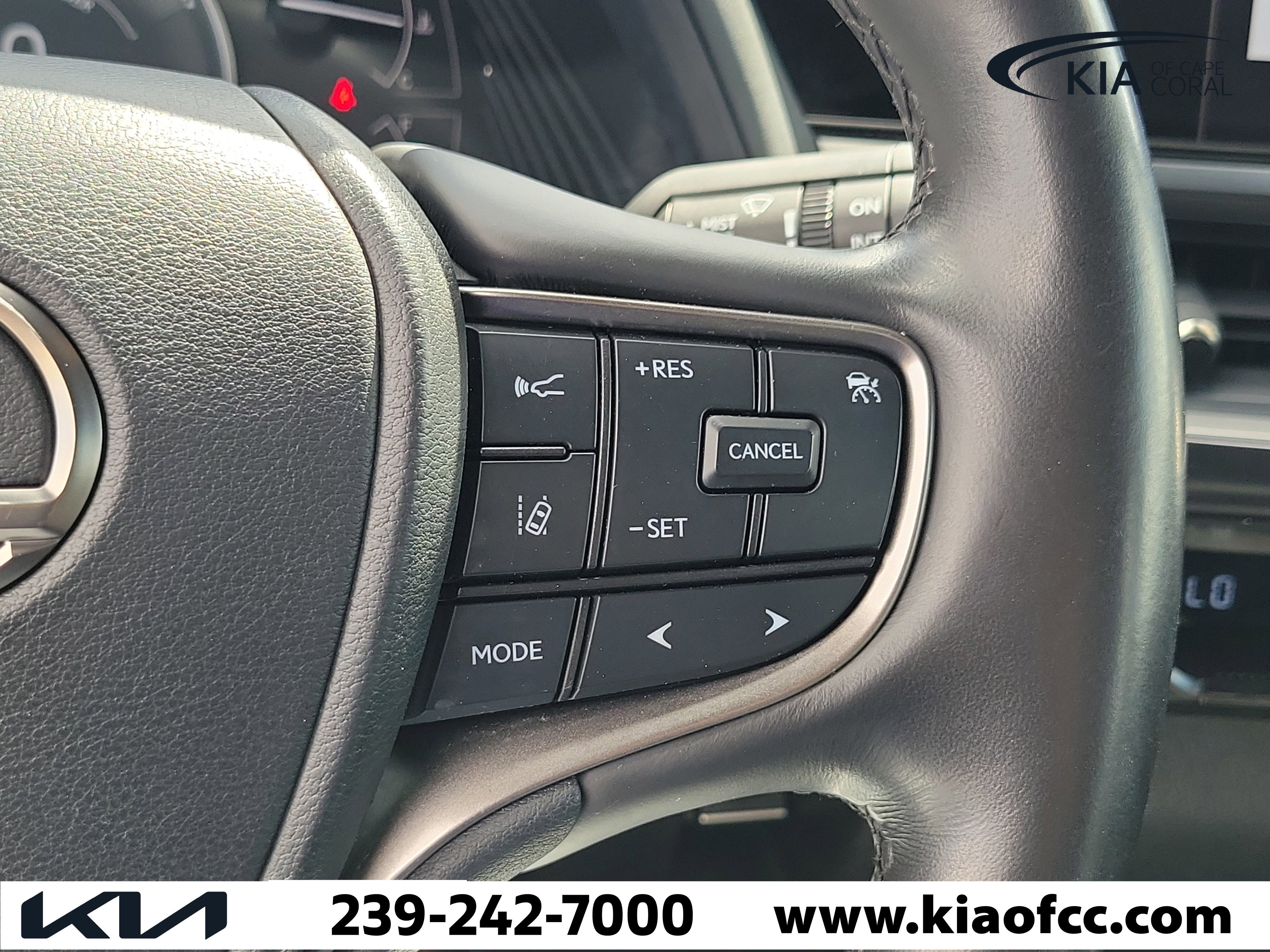 Used 2023 Lexus UX 250h F Sport image 25