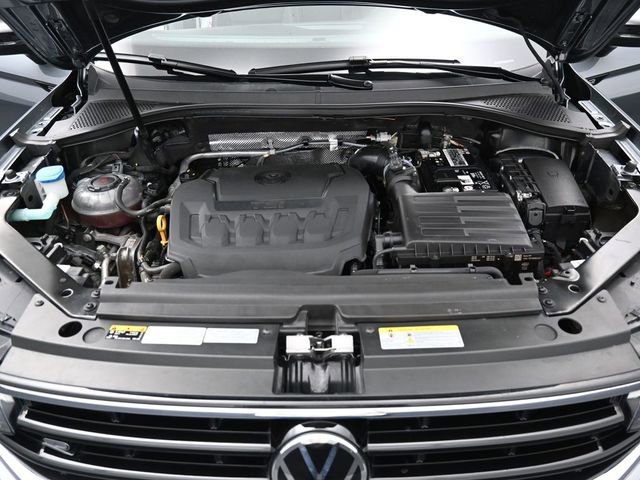 Used 2022 Volkswagen Tiguan SE R-Line image 38