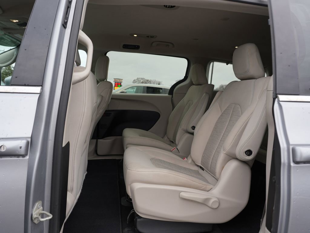 Used 2018 Chrysler Pacifica Touring Plus image 18