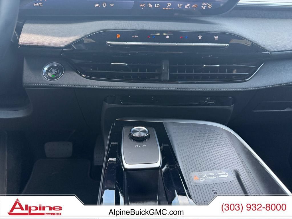 Used 2025 Buick Enclave Preferred AWD/4WD image 13