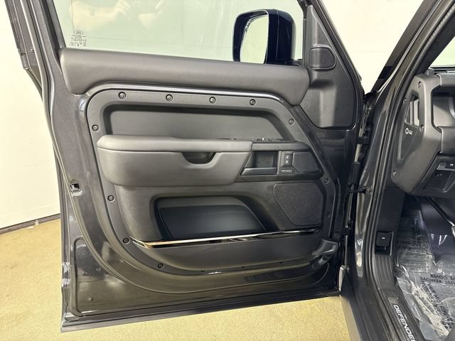 Used 2025 Land Rover Defender 110 AWD/4WD image 20