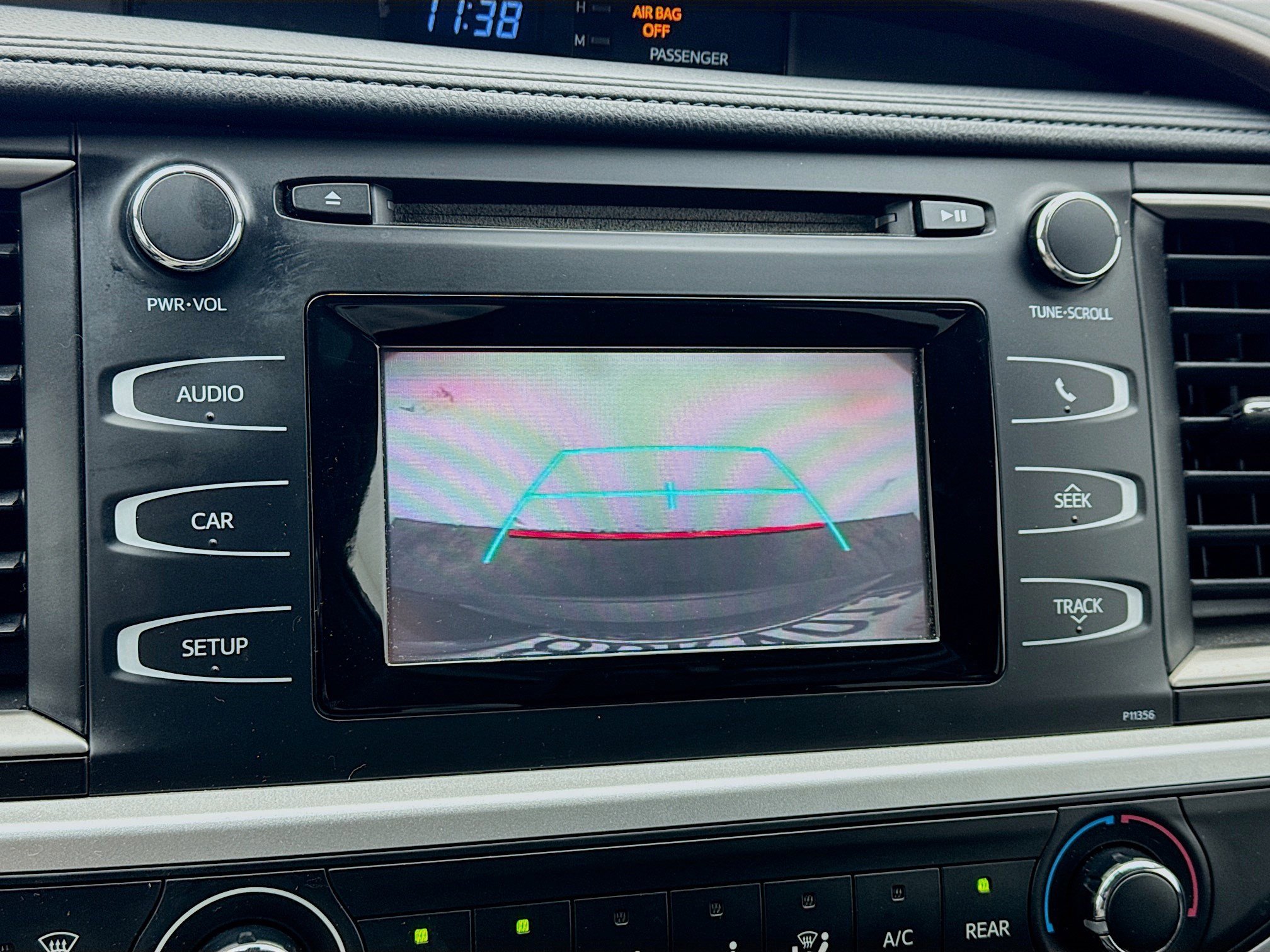 Used 2018 Toyota Highlander LE image 10