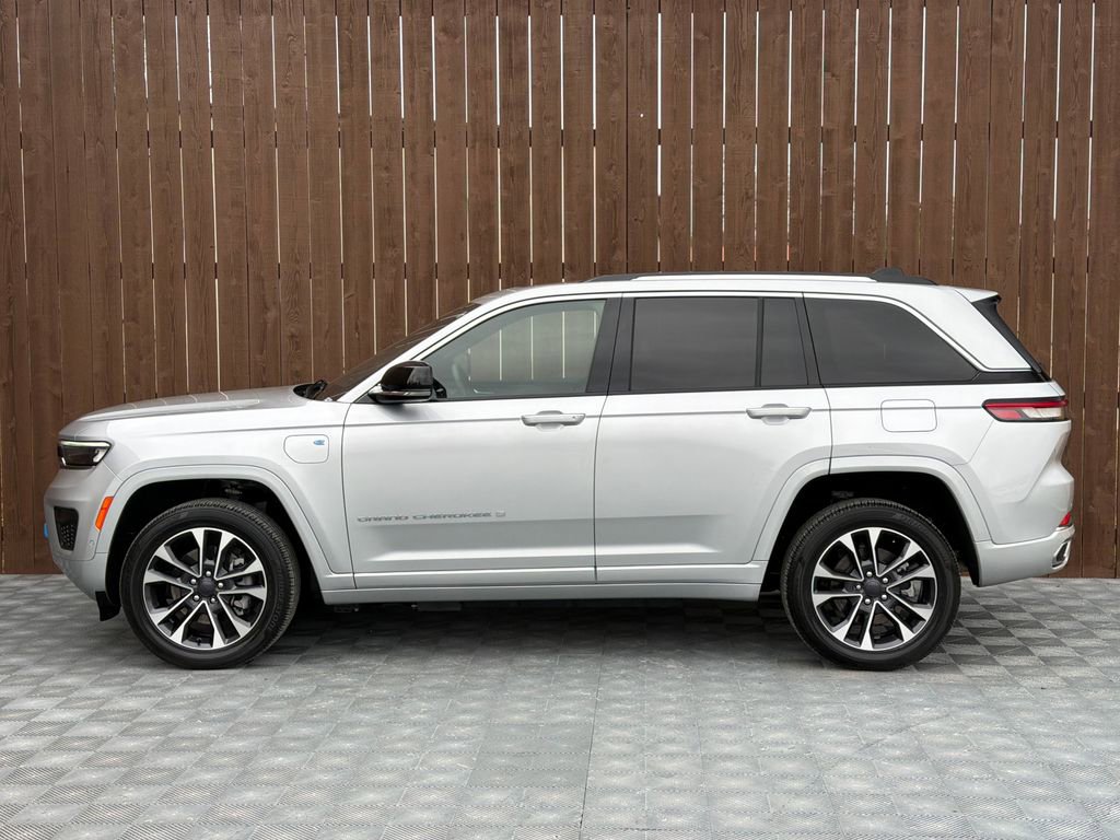 Used 2023 Jeep Grand Cherokee Overland w/ Luxury Tech Group IV image 17