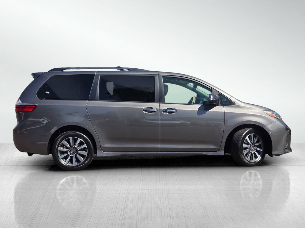 Used 2018 Toyota Sienna Limited Premium AWD/4WD image 4